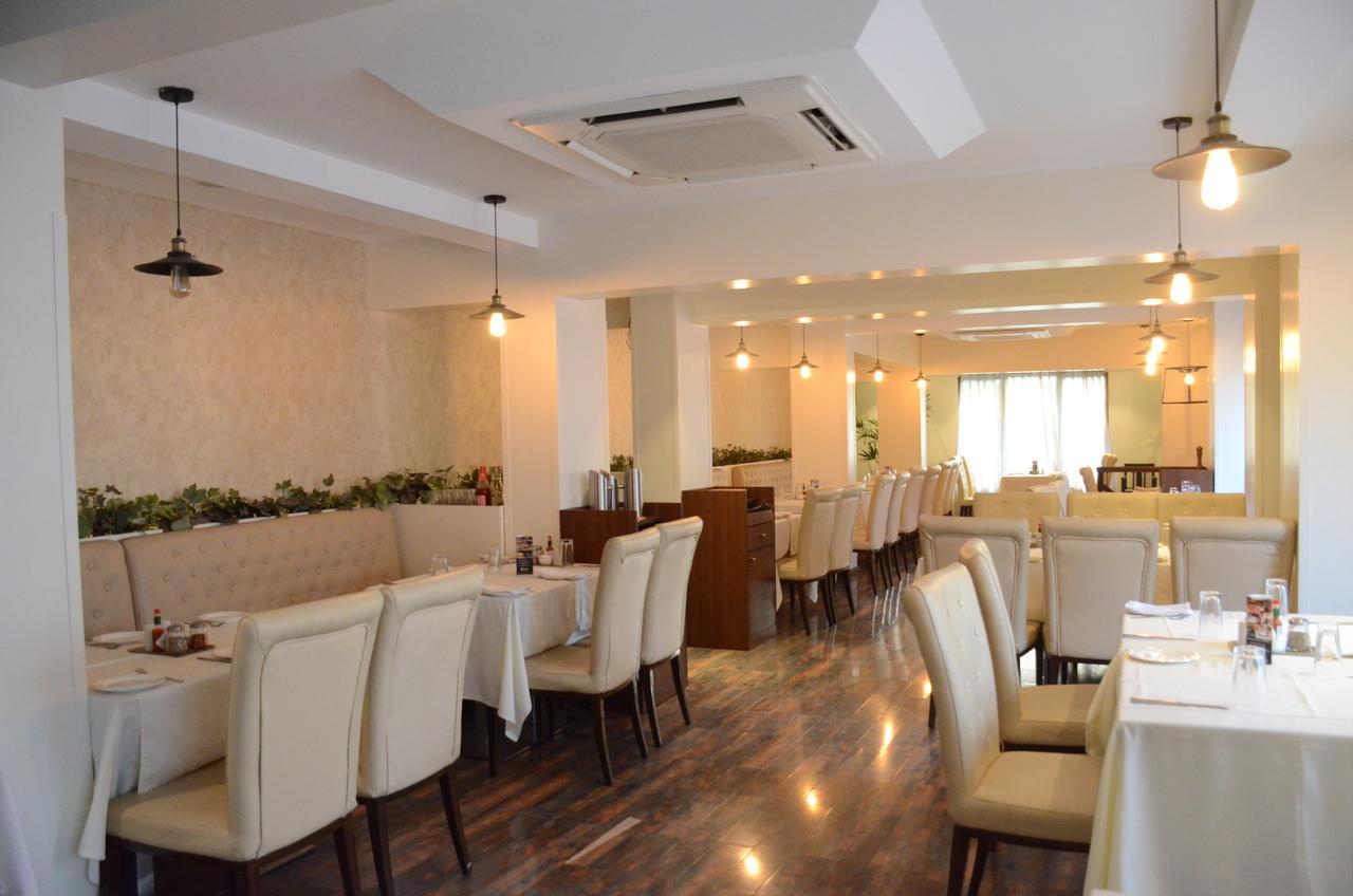 Hotel Srimaan Пуне Екстер'єр фото