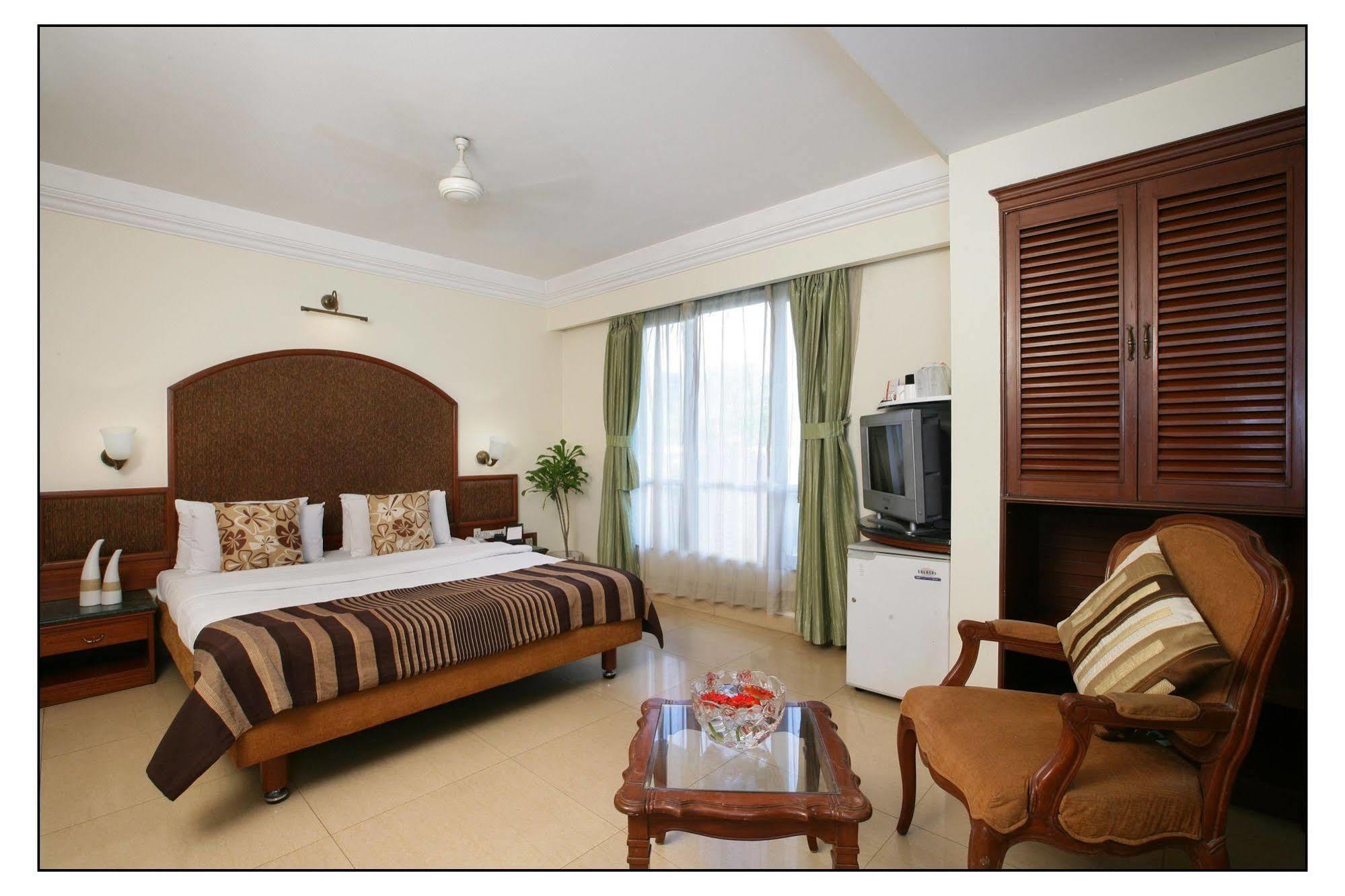 Hotel Srimaan Пуне Екстер'єр фото