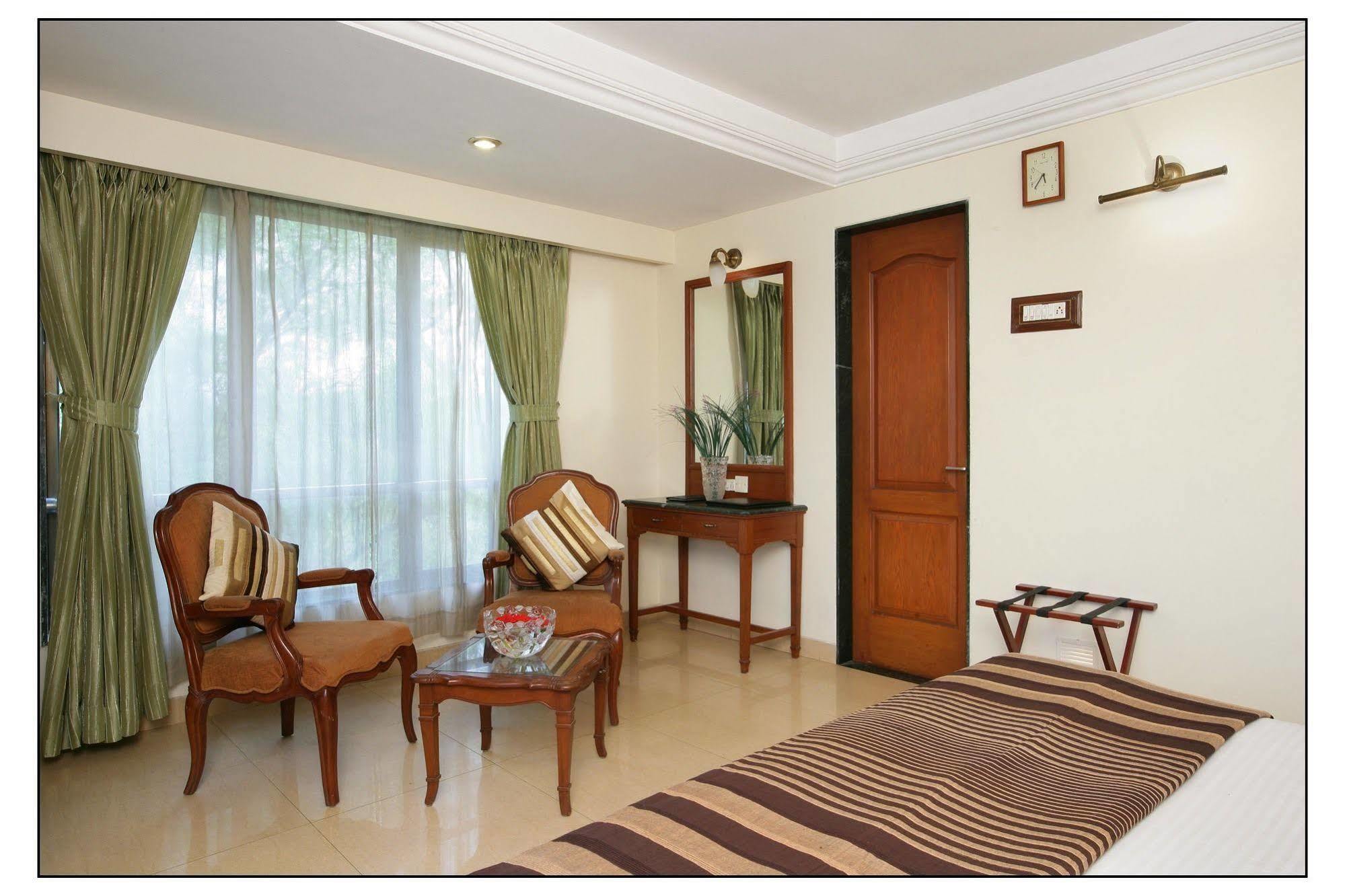 Hotel Srimaan Пуне Екстер'єр фото