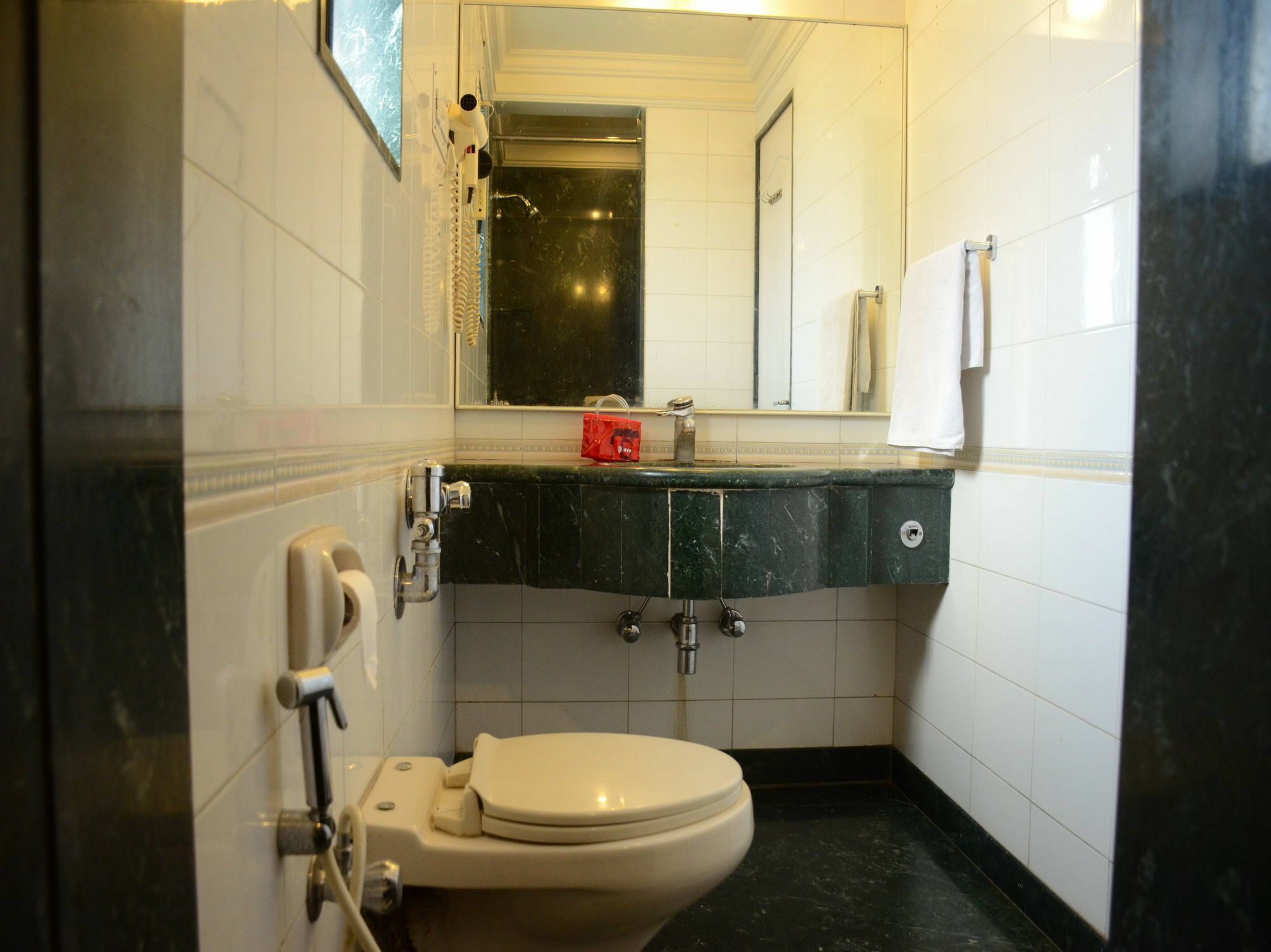 Hotel Srimaan Пуне Екстер'єр фото